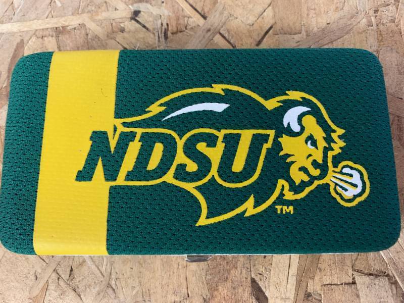 lot 43 image: New Womens NDSU Bison Wallet