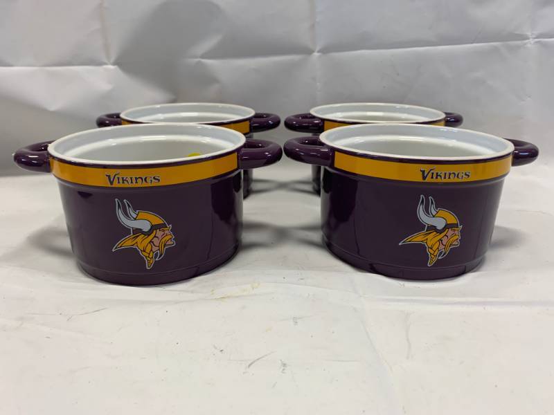 lot 67 image: Lot of 4 New Minnesota Vikings Soup  Chile Bowls