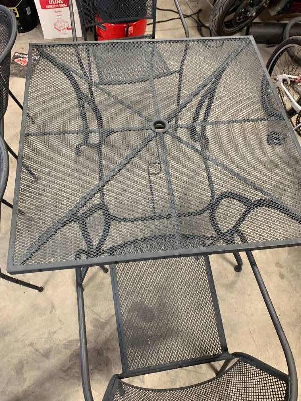 lot 73 image: Metal Table & 4 Chairs