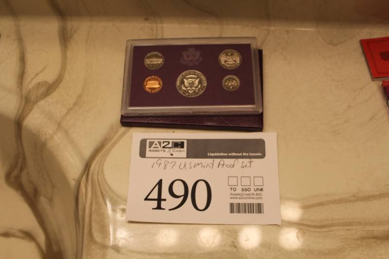 lot 490 image: 1987 U.S. Mint 5-Coin Proof Set with Display Case