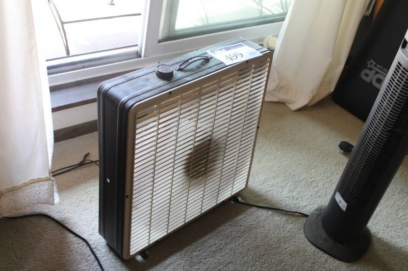 lot 499 image: Edison 3-Speed Box Fan