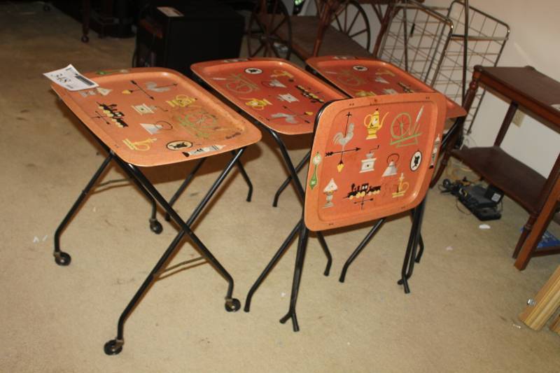 lot 348 image: Lot of (4) TV Trays