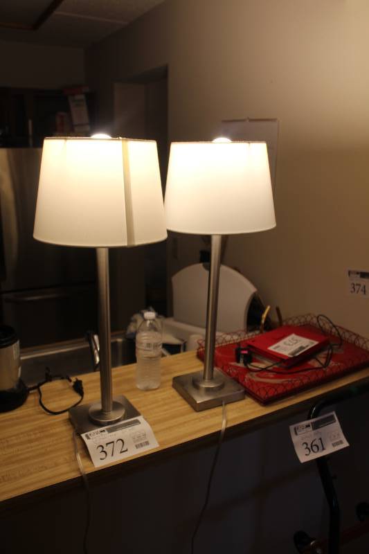 lot 372 image: Lot of (2) Table Lamps