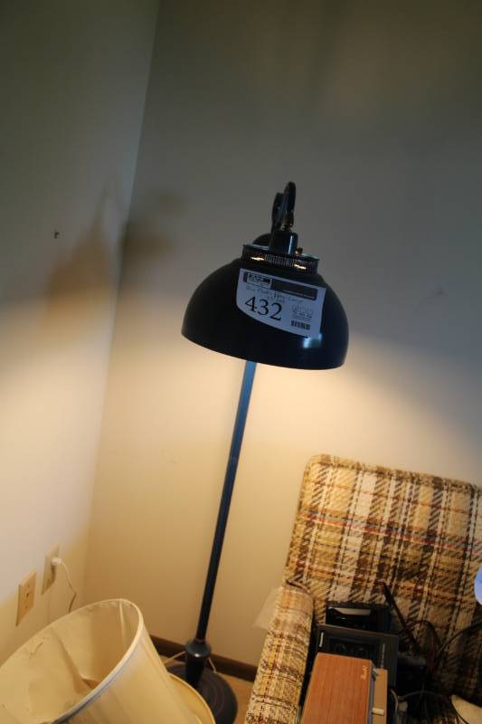 lot 432 image: 53in. Floor Lamp