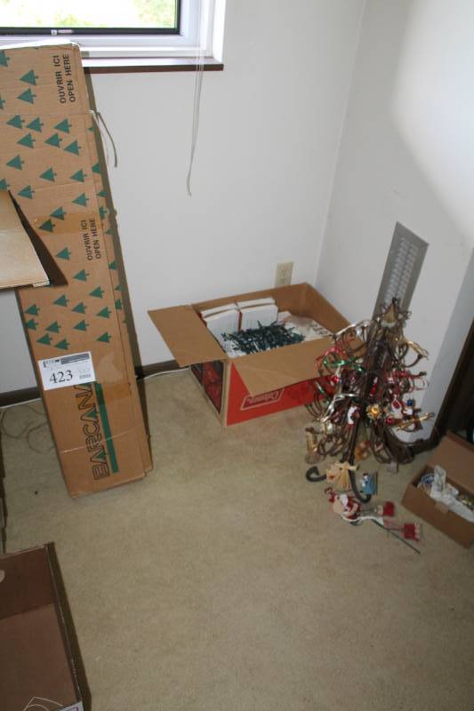 lot 423 image: Christmas Tree and Decorations