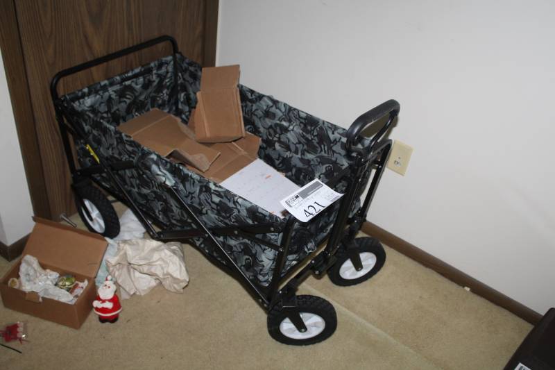 lot 421 image: Portable Folding Wagon