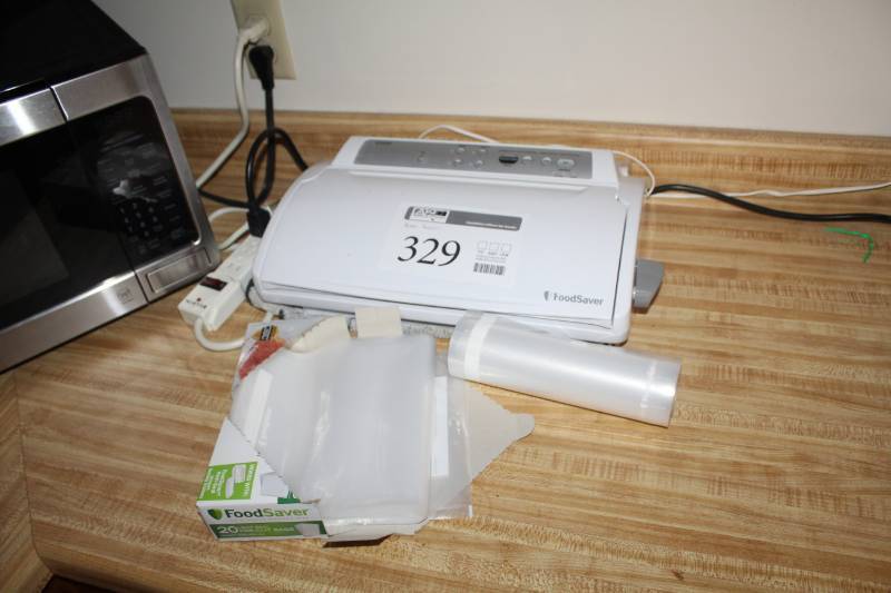 lot 329 image: Foodsaver Food Sealer System V2490, Sealer Bags