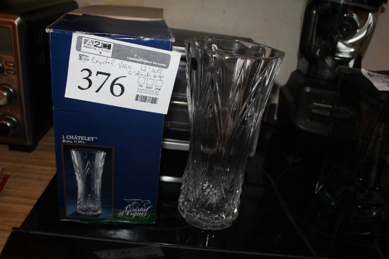 lot 376 image: Crystal dArques Chatelet 11-34in. Crystal Vase