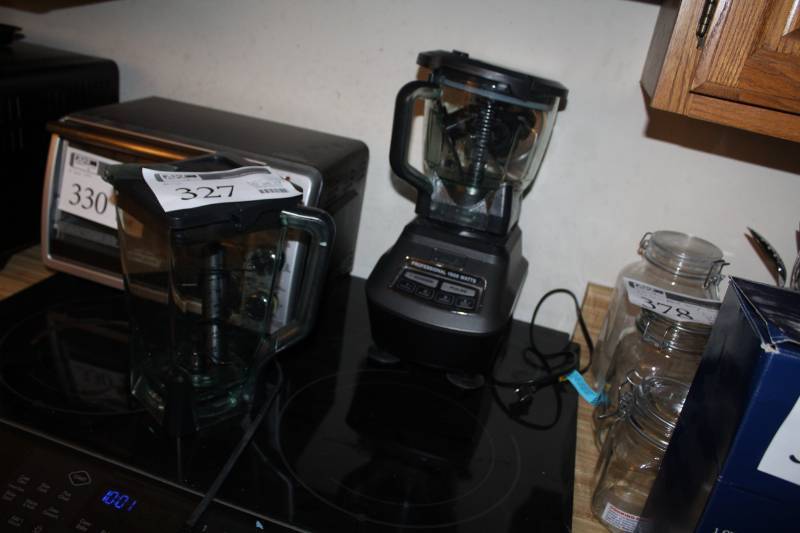 lot 327 image: Ninja Professional BlenderFood Processor