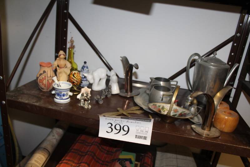 lot 399 image: Table Dcor - Cups, Vases, Pitcher, Trays, Figurines