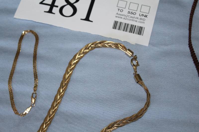 lot 481 image: Lot of (4) Womens Gold Chains