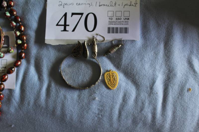 lot 470 image: Lot of (4) Womens  Pendent, Bracelet, Earrings
