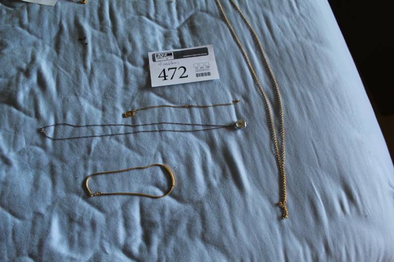lot 472 image: Lot of (4) Womens Necklaces