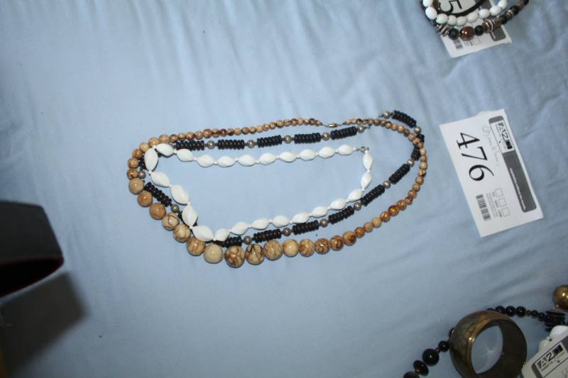 lot 476 image: Lot of (3) Womens Bead Necklaces