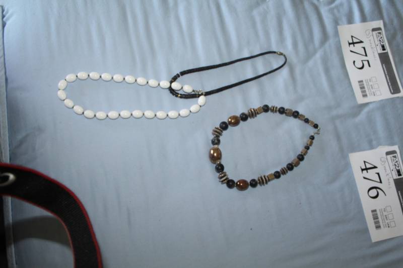 lot 475 image: Lot of (3) Womens Bead Necklaces