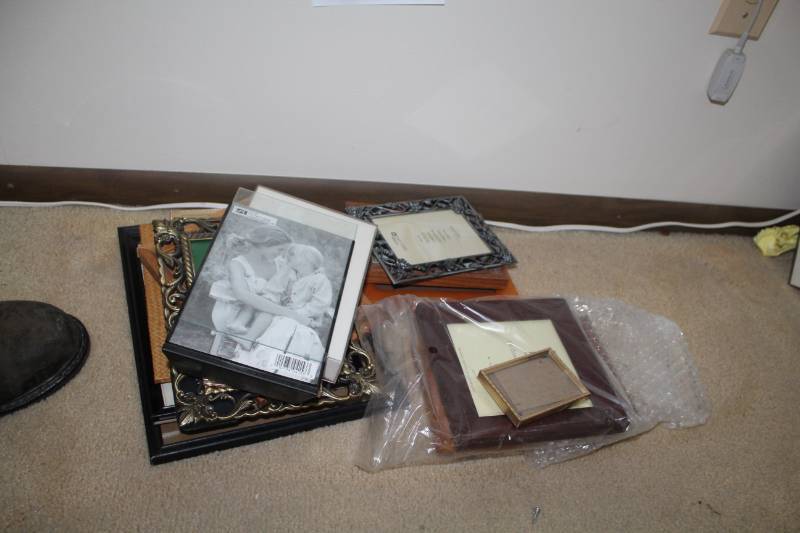lot 454 image: Picture Frames