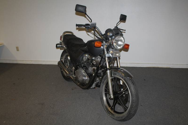 lot 102 image: 1988 Suzuki GR 650 Motorcycle