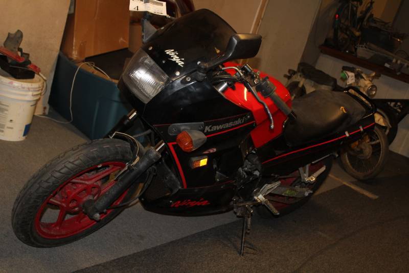 lot 4 image: 1989 Kawasaki 250 Ninja Motorcycle