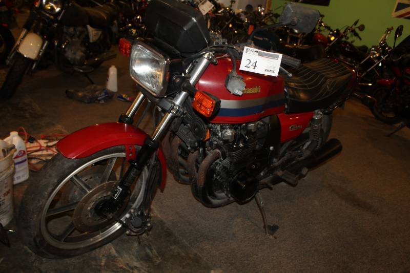 lot 24 image: 1981 Kawasaki GPZ 1100 Motorcycle