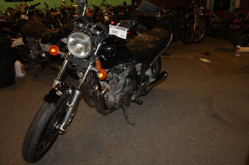lot 30 image: 1983 Yamaha 750 Maxum Motorcycle