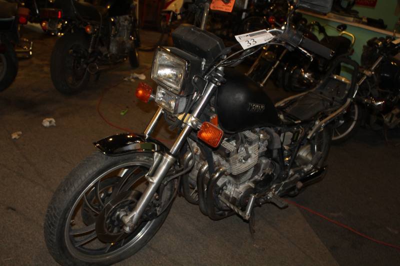 lot 33 image: 1982 Yamaha 750 Maxim Motorcycle