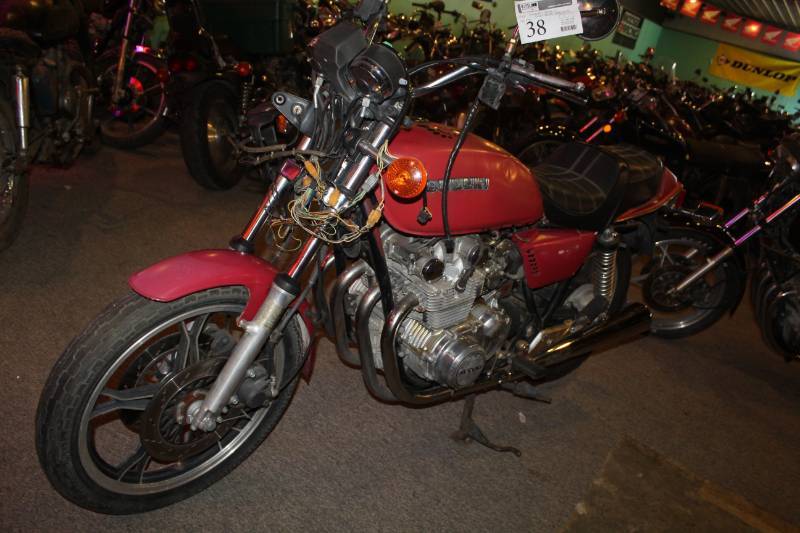 lot 38 image: 1982 Suzuki GS 650 G Motorcycle
