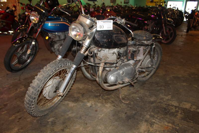lot 40 image: 1966 Kawasaki W1 650 Motorcycle