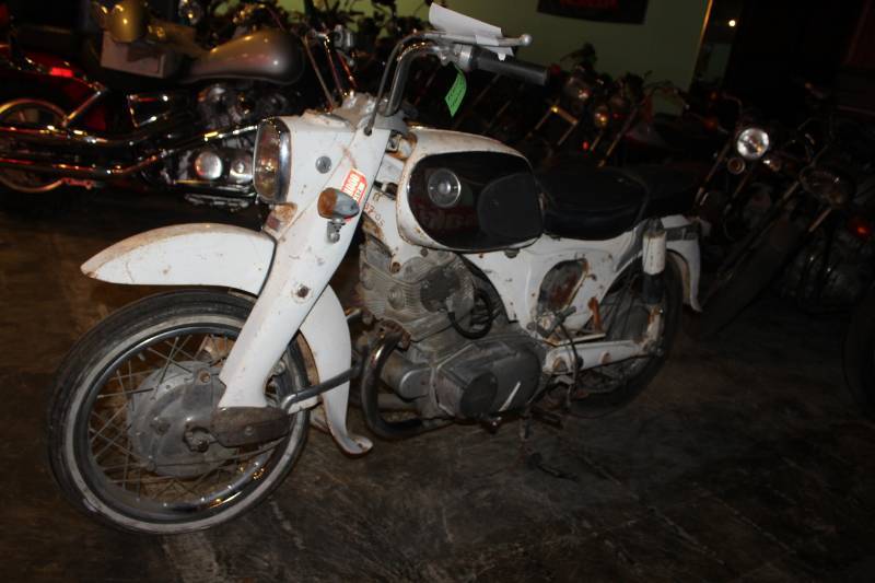 lot 207 image: 1963-1965 Honda 305 Dream Motorcycle