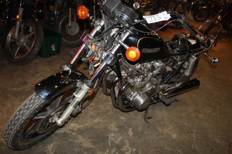 lot 215 image: 1982 Suzuki GS 550 L Motorcycle