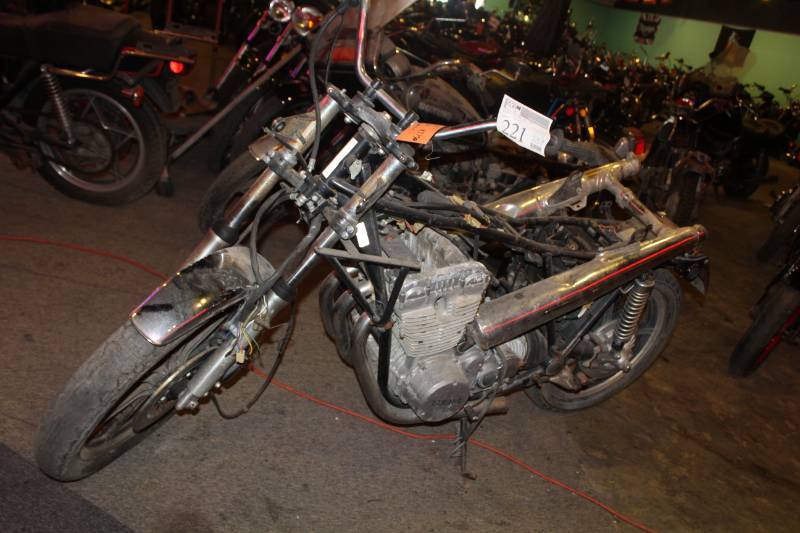 lot 221 image: 1980 Yamaha XS 750 Motorcycle
