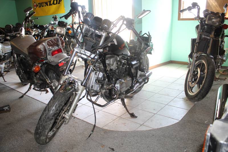 lot 43 image: 1985 Honda Magna V45 Motorcycle