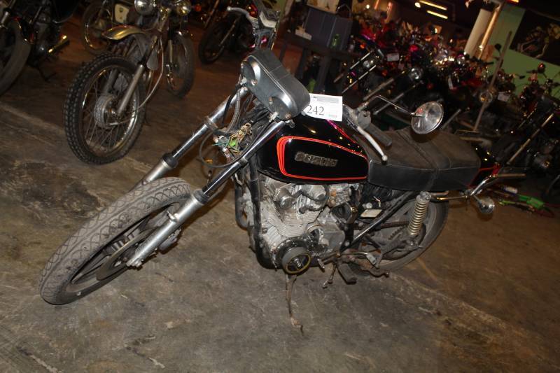 lot 242 image: 1980 Suzuki GS 550 Motorcycle