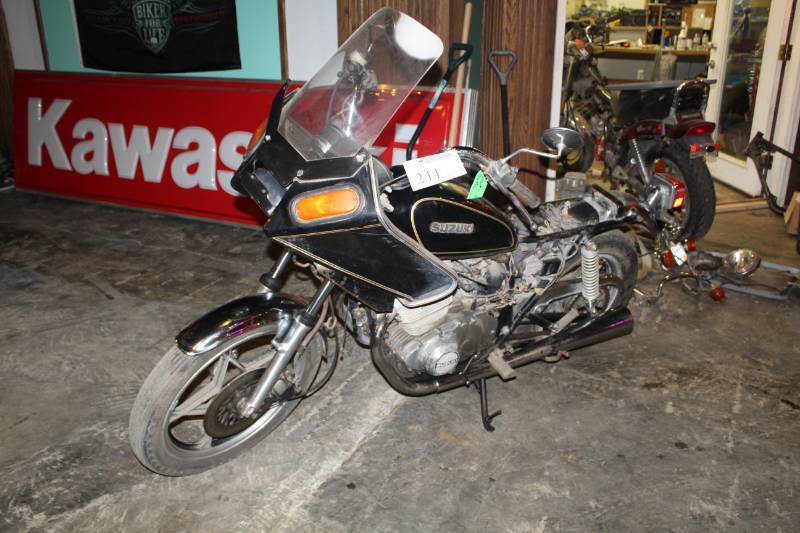 lot 244 image: 1981 Suzuki GS 450 L Motorcycle