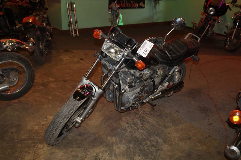 lot 250 image: 1983 Honda CB 550 SC Night Hawk Motorcycle
