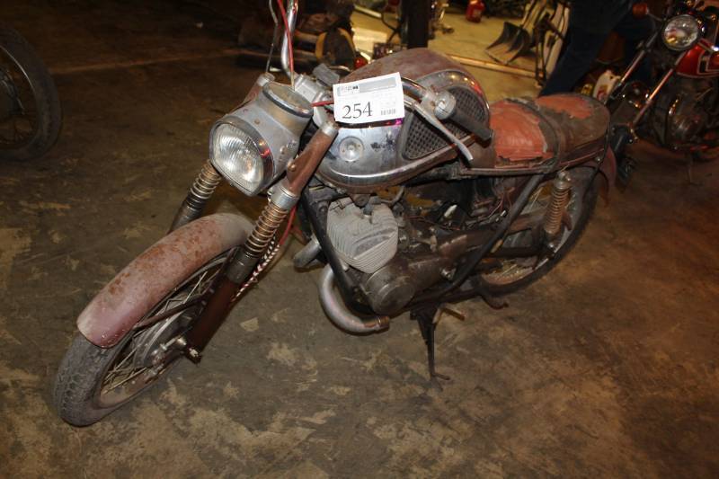 lot 254 image: 1967 Suzuki T20 250 Motorcycle