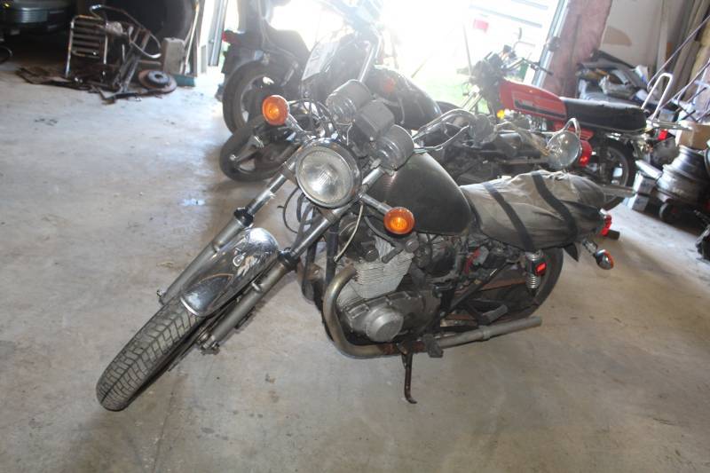 lot 281 image: 1980 Suzuki GS 450 Motorcycle