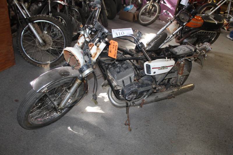 lot 310 image: 1975 Yamaha RD 250 Motorcycle