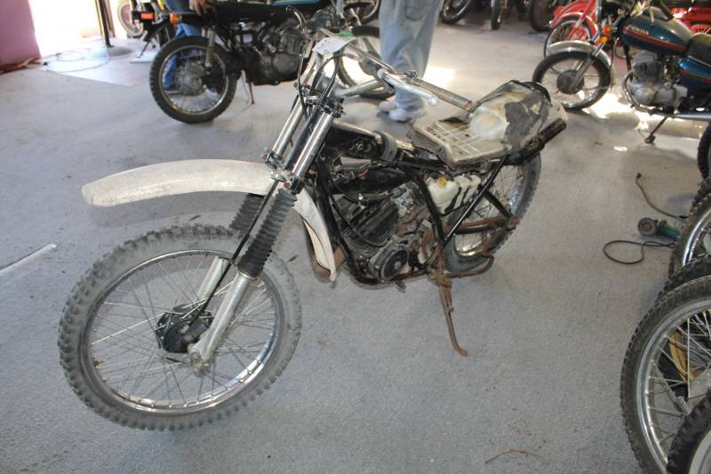 lot 330 image: 1977 IT 175 Motorcycle