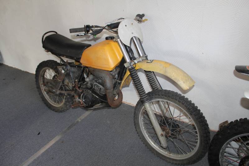 lot 335 image: 1974 Suzuki PE 175 Motorcycle