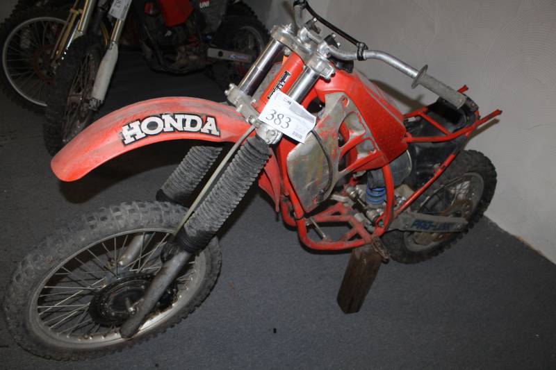 lot 383 image: 1985 Honda CR 250 Motorcycle