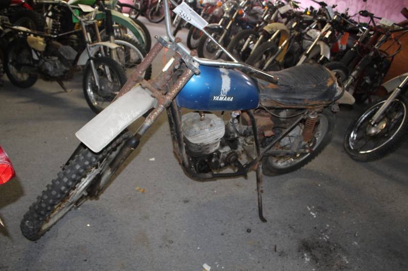 lot 389 image: 1975 Yamaha DT 400 Motorcycle