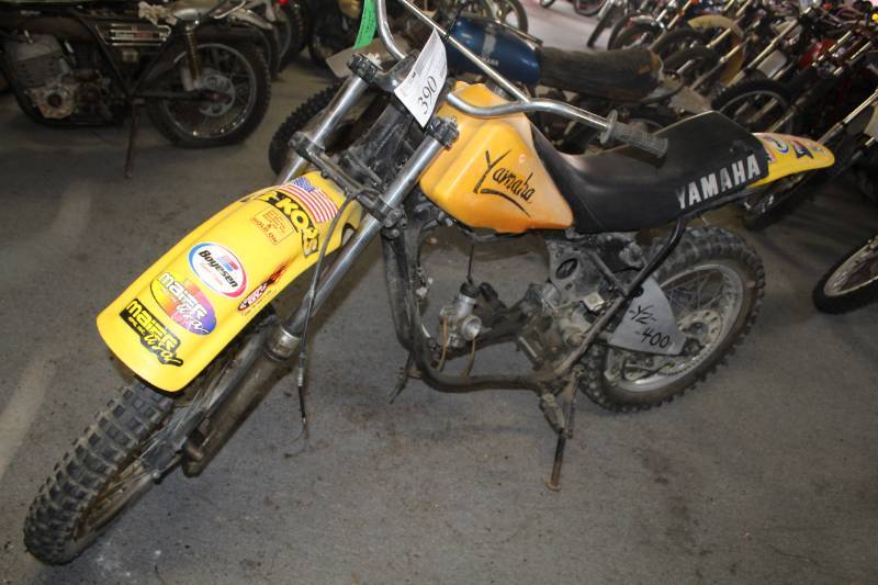 lot 390 image: Yamaha YZ 400 Motorcycle
