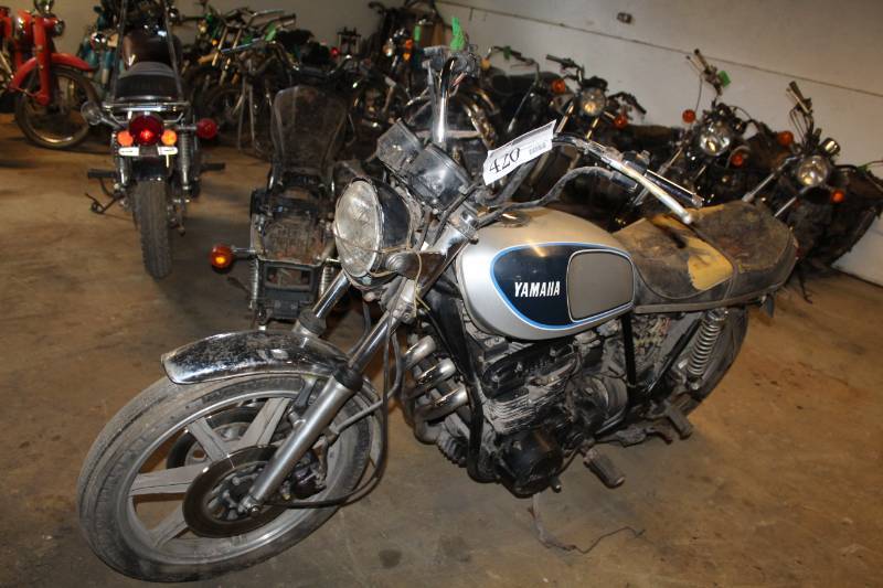 lot 420 image: 1977 Yamaha XS 750 Motorcycle