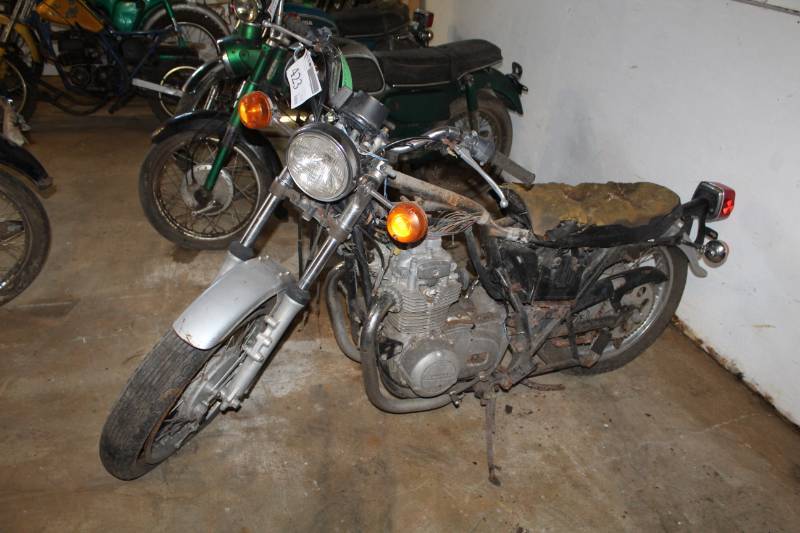 lot 423 image: 1975 Kawasaki KZ 400 Motorcycle