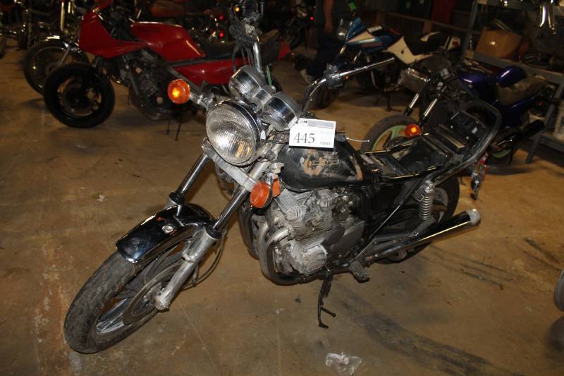lot 445 image: 1981 Yamaha 550 Maxim Motorcycle