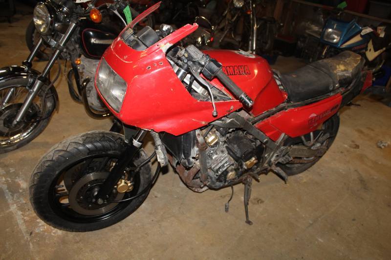 lot 447 image: 1986 Yamaha FZ 750 Motorcycle
