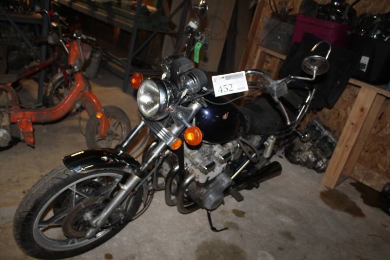 lot 452 image: 1981 Suzuki GS 750 Motorcycle