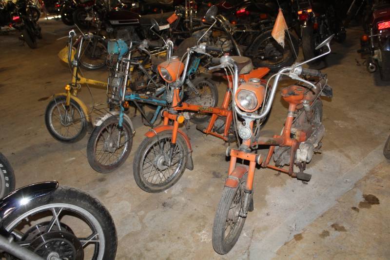 lot 480 image: 1977197819781980 Honda Express Mopeds