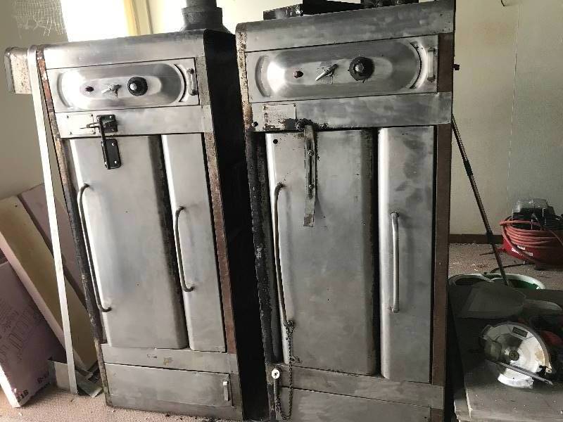 lot 12 image: Blodgett 1048 Double Deck Pizza Ovens