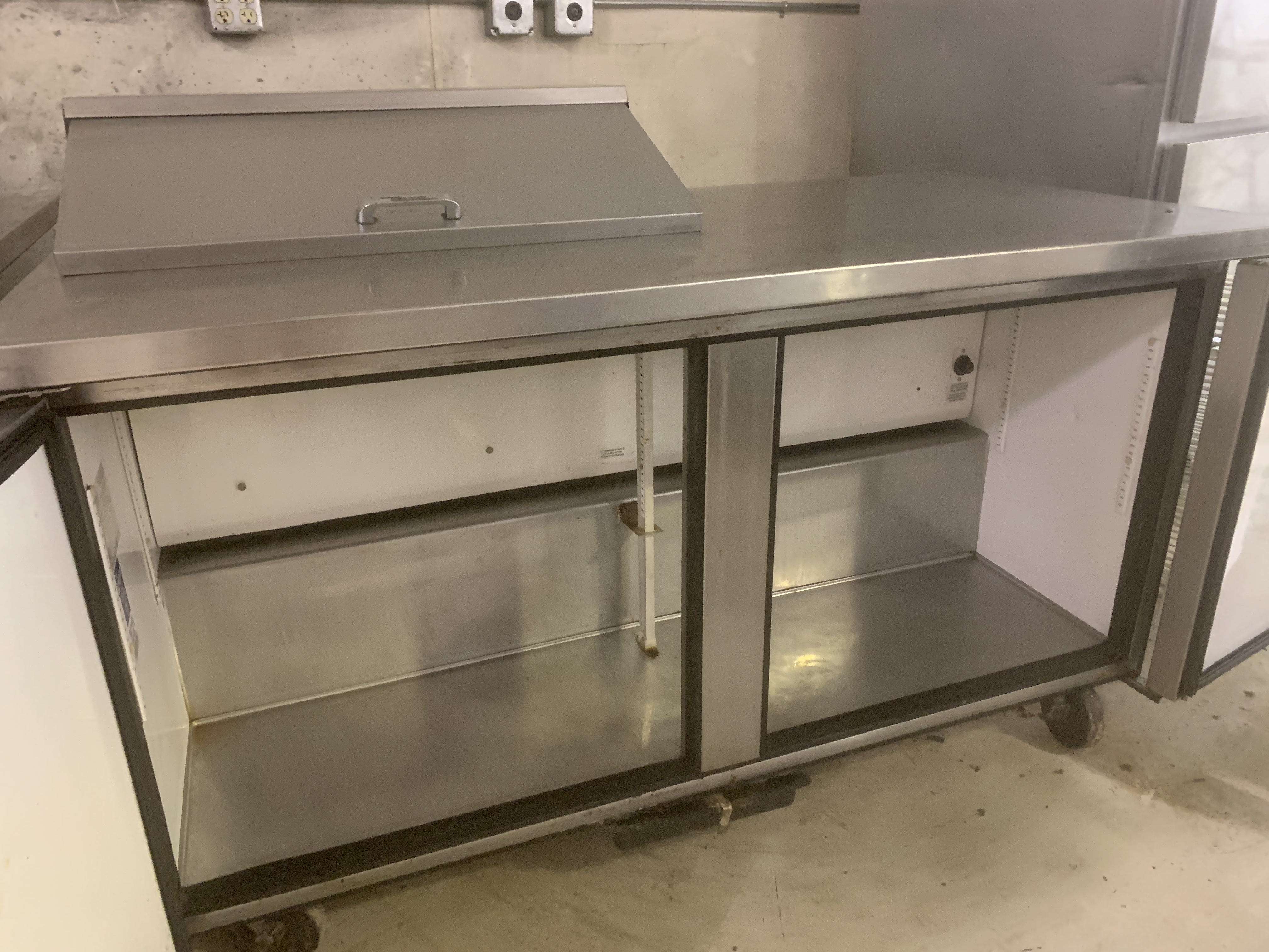 lot 21 image: True 60 Prep TableTSSU-60-18Runs Cools
